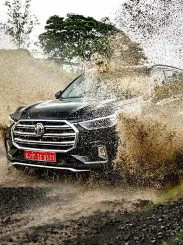 इस गाडी का मुकाबला Fortuner  और  Endeavour  से है